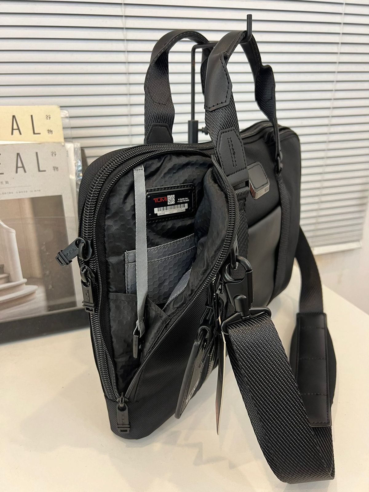 Aviano Slim Briefcase Black - Image 5