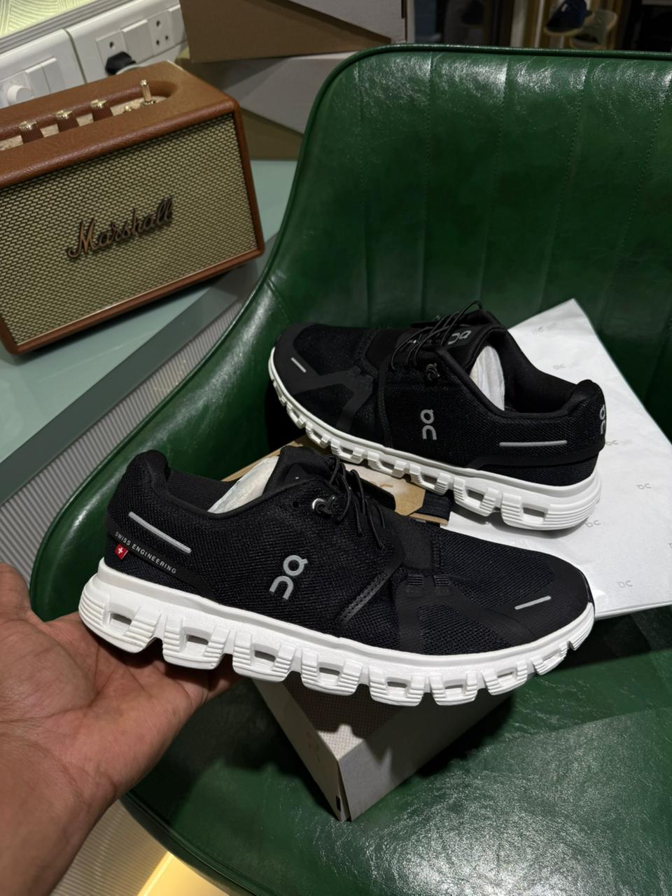 On Running Cloud 6 Black White