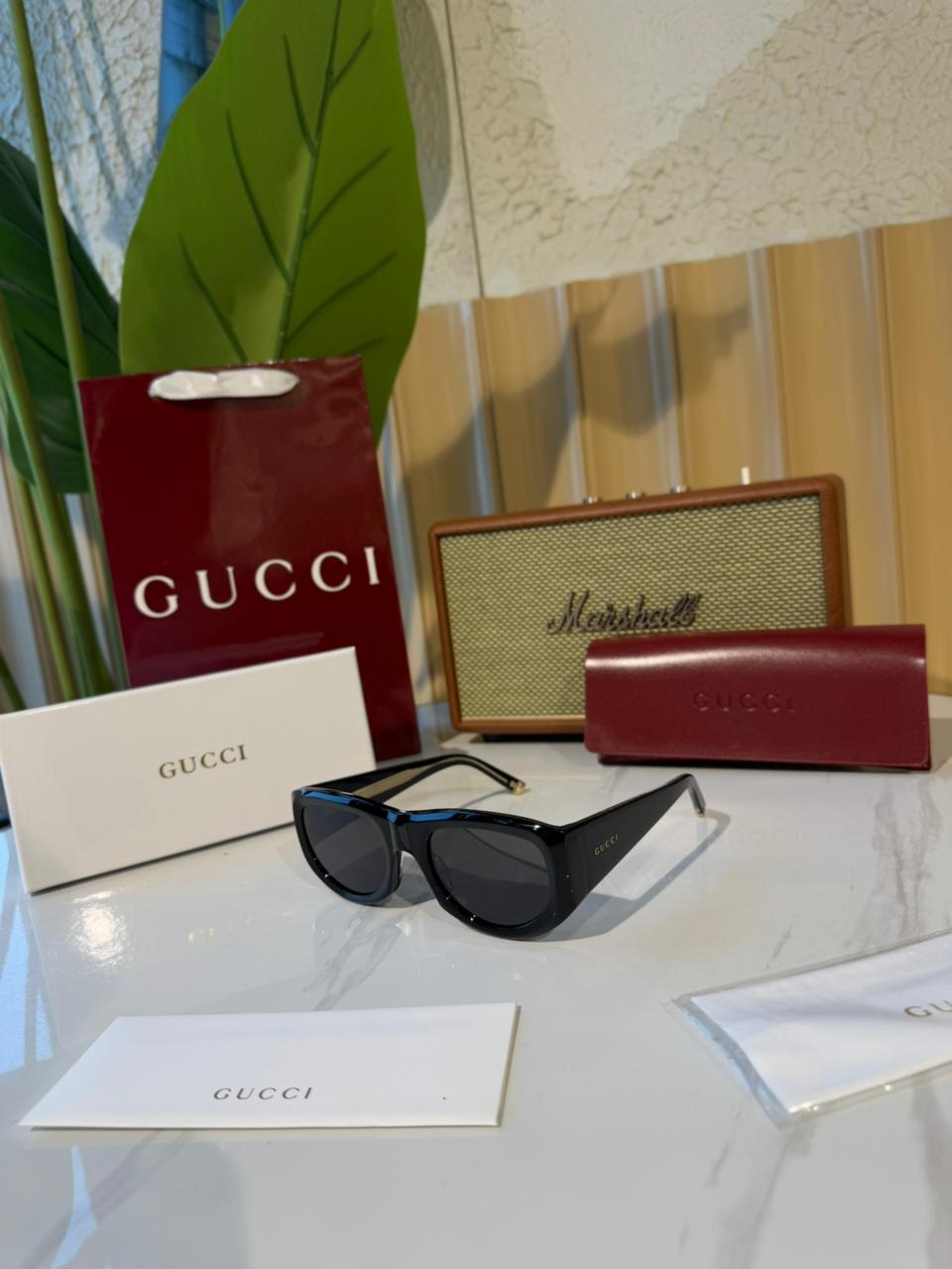 Gucci Eyewear geometric-frame sunglasses
