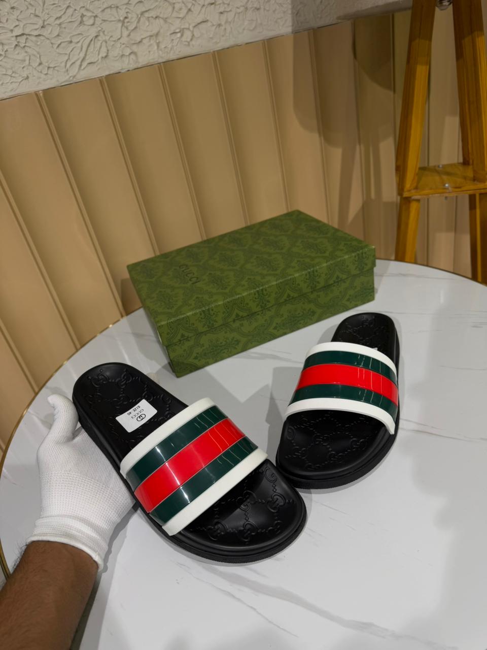 Gucci black rubber slide sandals featuring red and green bands - Image 2