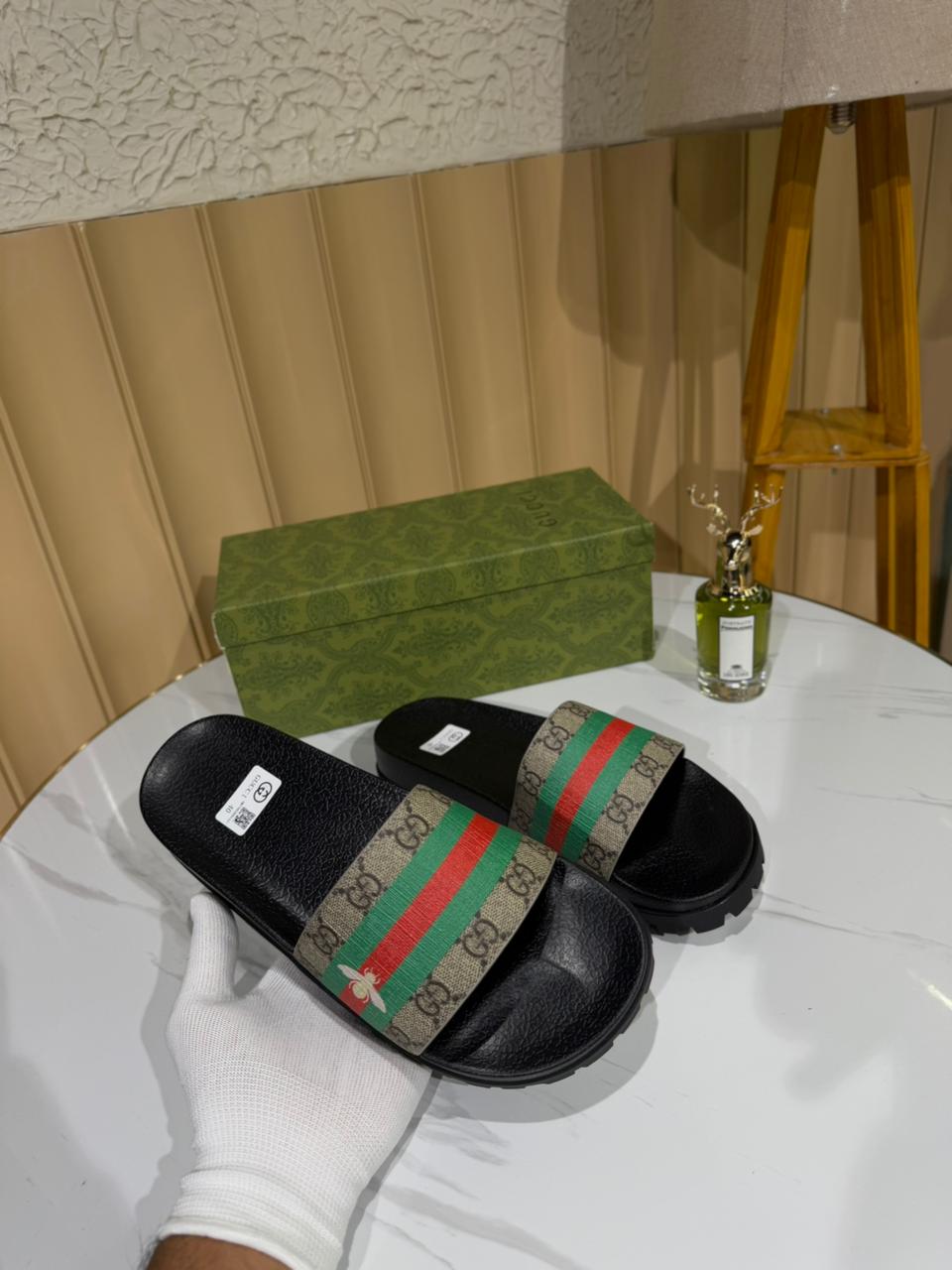 Gucci Men's Slides, model FMSlGu0041, featuring a green and red web design. - Image 2